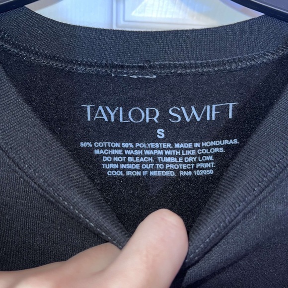 Taylor Swift Fearless Album Cover Crewneck - Picture 4 of 4